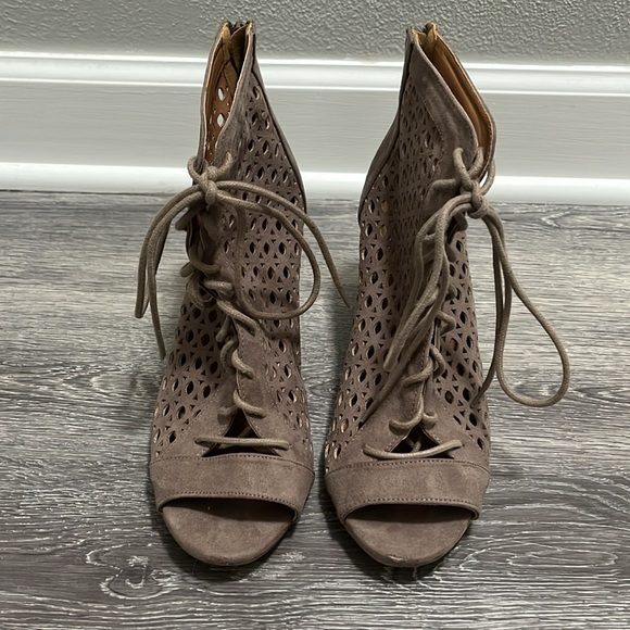 Qupid Faux Suede Lace Up Peep Toe Ankle Bootie Laser Cut 3 inch Block Heel Taupe - Picture 3 of 17